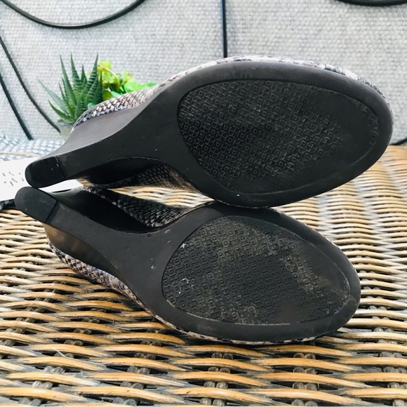 Tory Burch Brown Multi Snake Print Raleigh Wedges Sz 7.5M - Picture 6 of 12